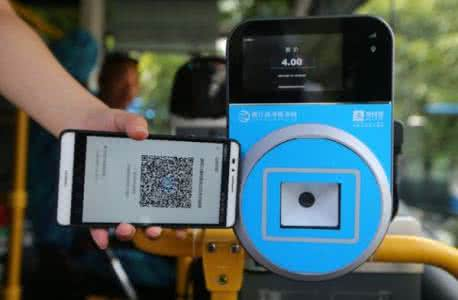 公交車上使用微信掃碼支付，掃碼支付前景巨大
